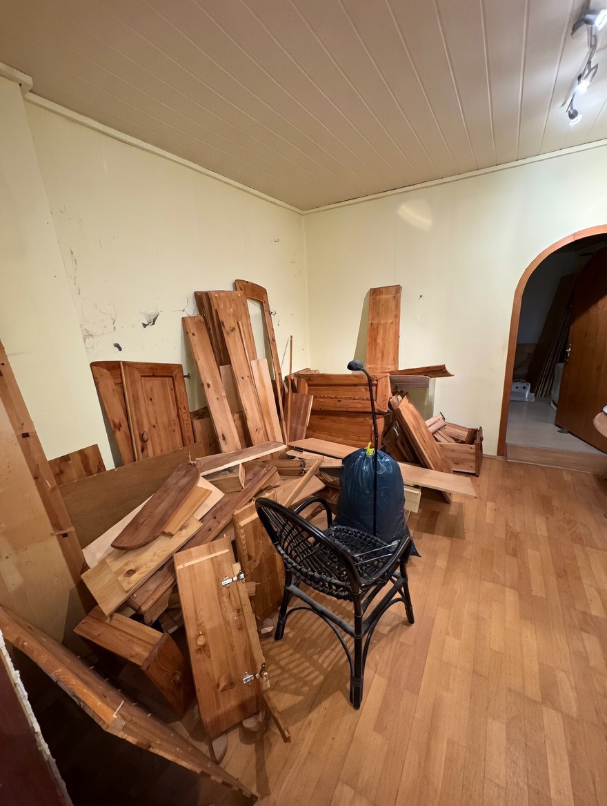 Altholz & Schreinerei-Entrümpelung in Westerwald, Vorher